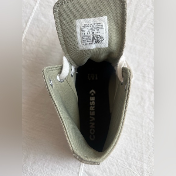 Converse Chuck Taylor Shoes Women’s Size 7.5 - Picture 5 of 6